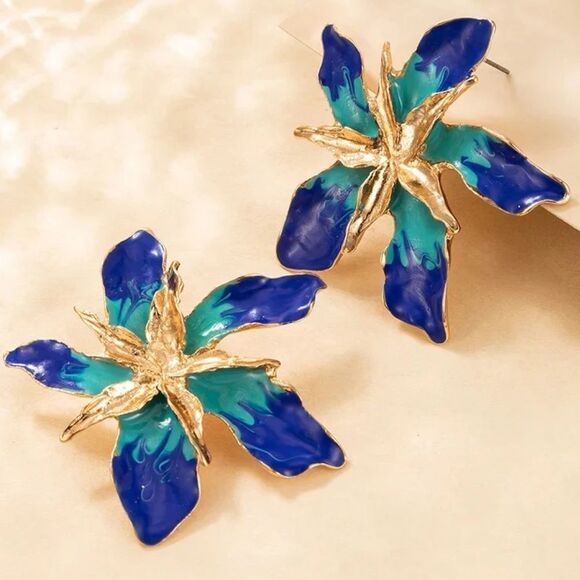Blue flower stud earrings A639 - Picture 1 of 5